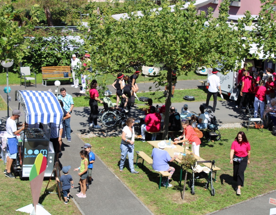 Personne fêtant les 90 ans de la Fondation Silo